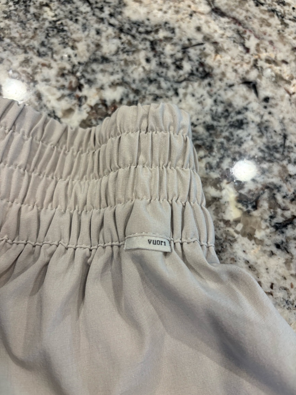 Vuori High-Rise Elastic Waist Women's Shorts in Light Beige/ Grey - Picture 3 of 4